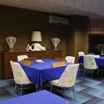 מלון Business Grand 4*