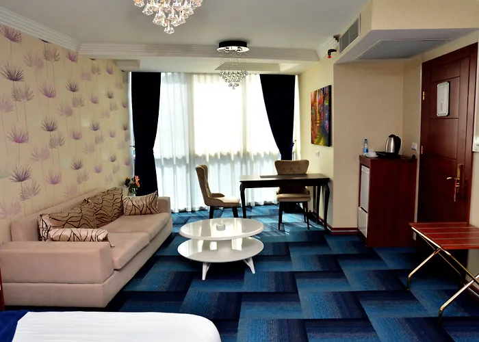 מלון Business Grand 4*