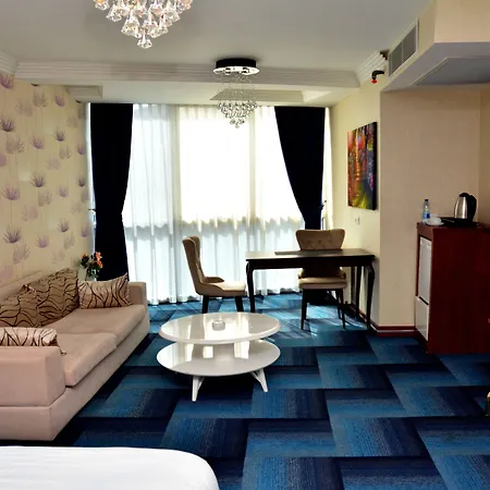 Отель Business Grand 4*